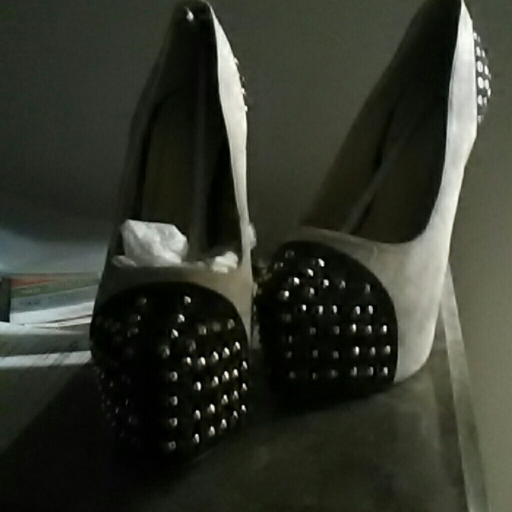 Women leather heels  never worn